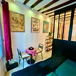 Le Globe Hostel