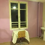 Le Globe Hostel