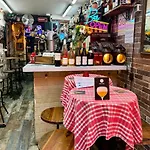 Le Globe Hostel