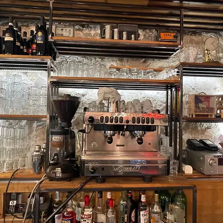 بيت شباب Le Globe باريس