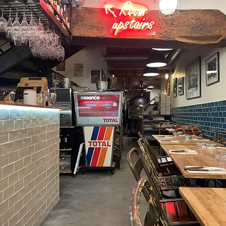 بيت شباب Le Globe *