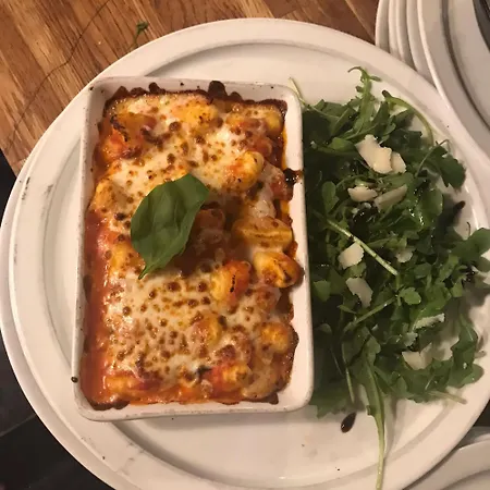 بيت شباب Le Globe