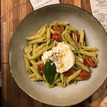 بيت شباب Le Globe باريس