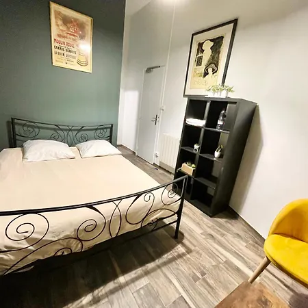 Le Globe بيت شباب