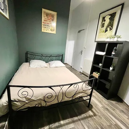 بيت شباب Le Globe