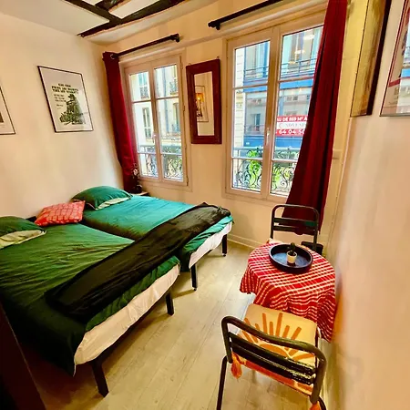 بيت شباب Le Globe