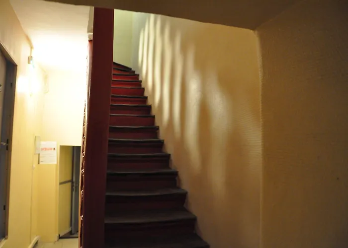 Le Globe Hostel